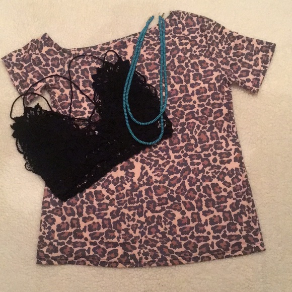 Crazy Train Top! Off-the-shoulder 💅🏼💕 - Picture 1 of 3